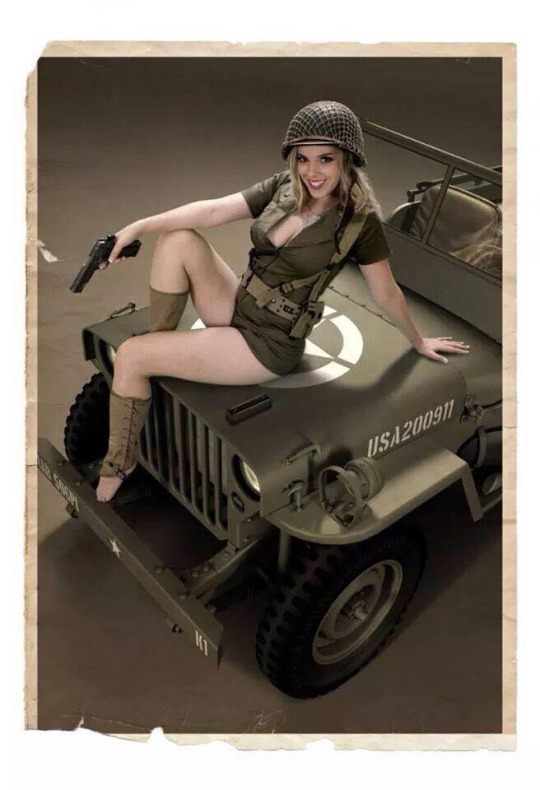 Hot girls on Jeeps (30 pics)