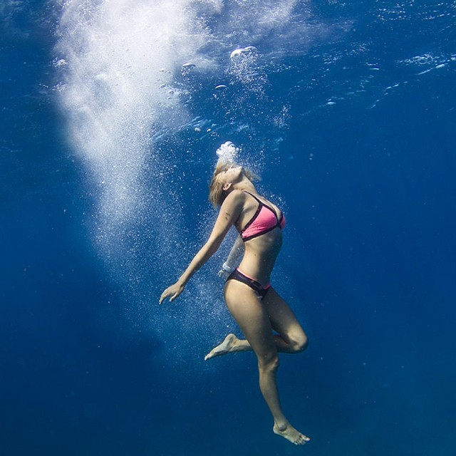 You will fall in love with this surfer chick after seeing her instagram (33 pics)